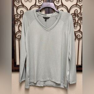 Banana republic mint green vneck sweater top